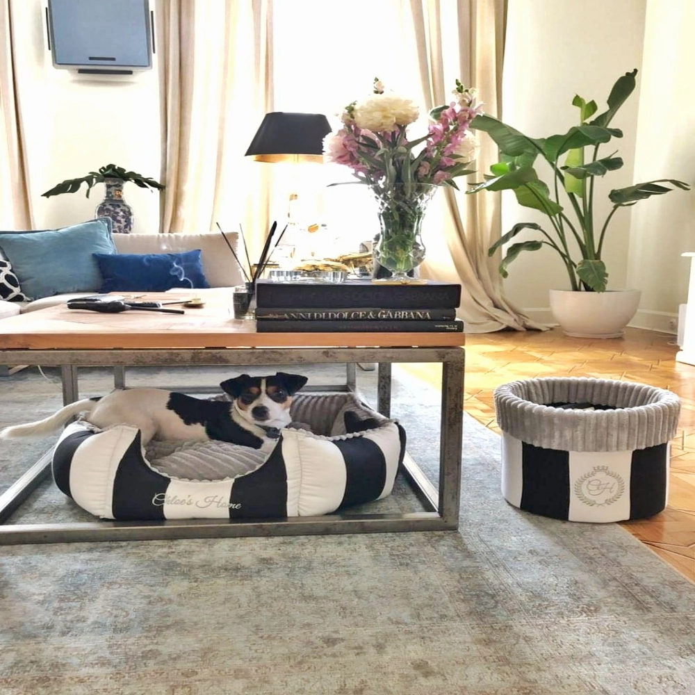 Chloe's Home Monte Carlo Bed for Dogs and Cats (Black)