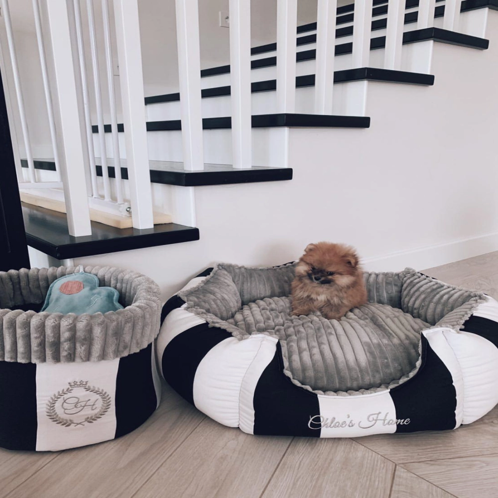 Chloe's Home Monte Carlo Bed for Dogs and Cats (Black)