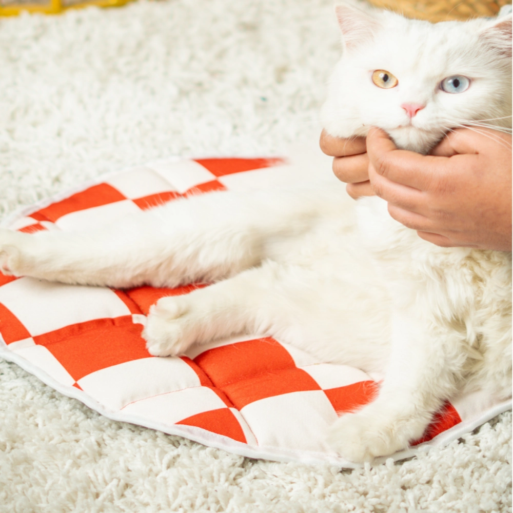 Pet Set Go Cozy Checks Mat for Cats (Red)