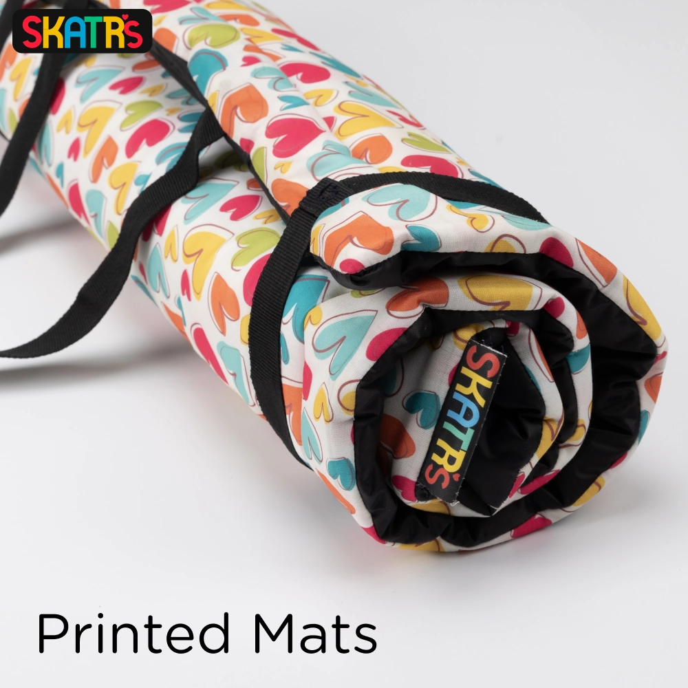 Skatrs Cozy Love Print Mat for Dogs & Cats   Barkbutler x Fofos Brown Woodplay Triangle Chew Dogs Toy Combo