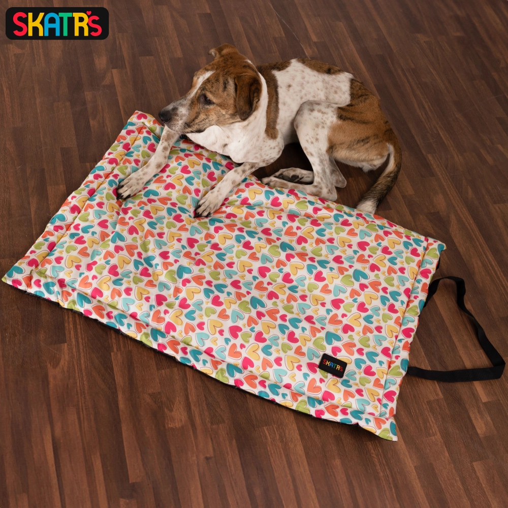 Skatrs Cozy Love Print Mat for Dogs & Cats   Barkbutler x Fofos Brown Woodplay Triangle Chew Dogs Toy Combo